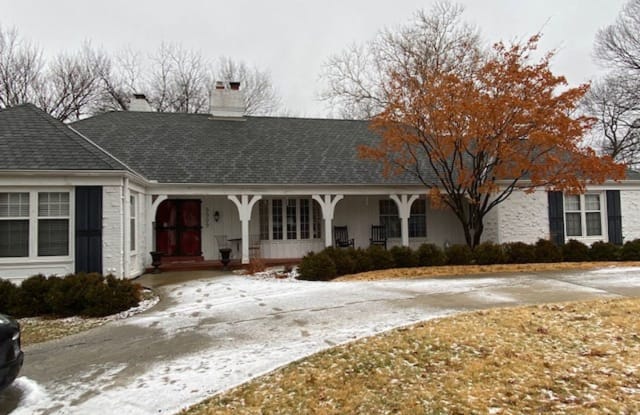 9909 Lee Ct - 9909 Lee Court, Leawood, KS 66206