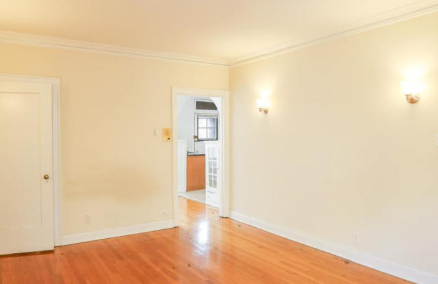 1627 W Lunt Gallery 2