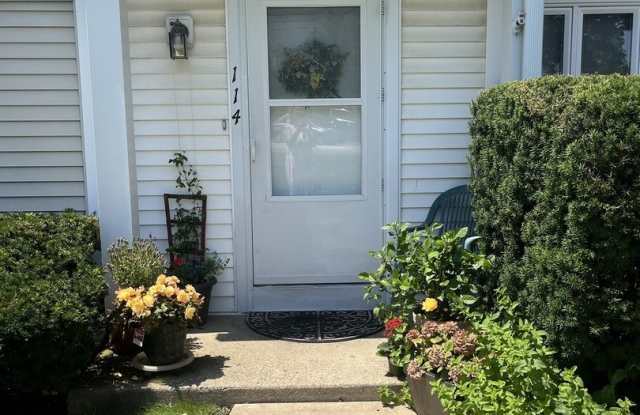 114 Inverrary Lane Gallery 2