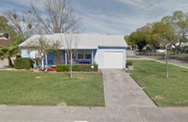 3 BEDROOM HOME! APPLY NOW!! - 565 Barrymore Street East, Stockton, CA 95204
