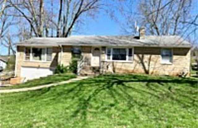 5 BED / 2 BA home right next to Memorial Stadium! - 205 East 19th Street, Bloomington, IN 47408 5 BED / 2 BA home right next to Memorial Stadium! - 205 East 19th Street, Bloomington, IN 47408