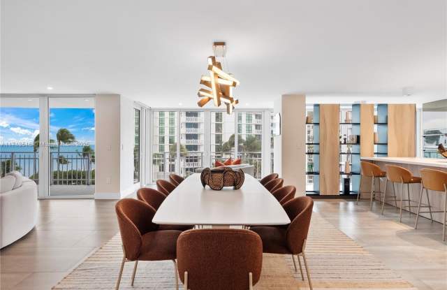 600 Grapetree Dr - 600 Grapetree Drive, Key Biscayne, FL 33149