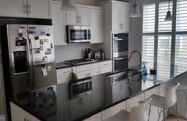 606 PARKSIDE PLACE NE Gallery 2
