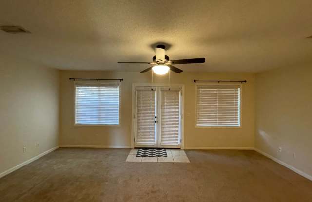 Foxchase Subdivision! END UNIT CLOSE TO COMMUNITY POOL photos photos