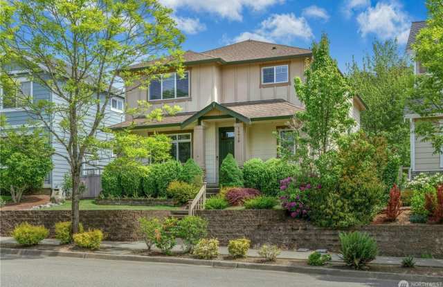 Beautiful 4-Bedroom Craftsman in Desirable Woodside Neighborhood Gallery 1