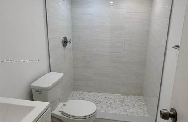 1913 S Ocean Dr photos photos