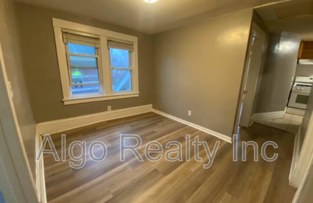 2211 Queen Avenue North - 2 photos photos