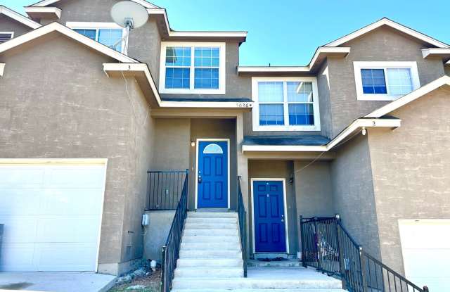 AVAILABLE NOW! 3 Bedroom 2.5 Bathroom Town Home! photos photos