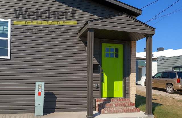 Walkable Downtown Apartment with Washer  Dryer - 215 North Pruett Street, Paragould, AR 72450