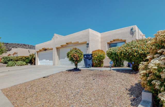 WESTSIDE HOME 3 Bedroom 2 Bath With 2 car garage photos photos