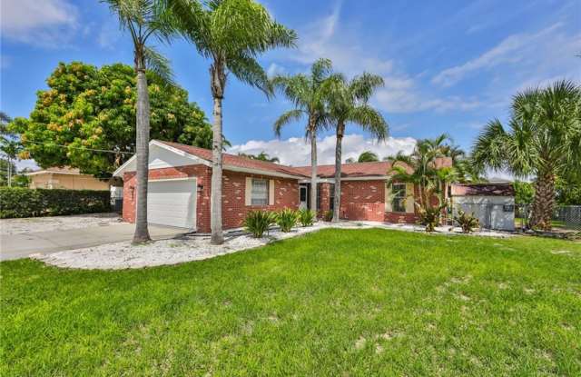 740 JAMAICA CIRCLE W - 740 Jamaica Circle West, Apollo Beach, FL 33572