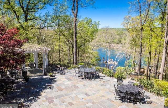 658 LIVE OAK DR - 658 Live Oak Drive, McLean, VA 22102