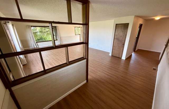 Beautiful Golf Course Home | 2 Bed • 2 Bath • Bonus Room Gallery 3