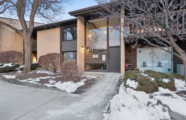 6185 Pinewood Court unit: 202 photos photos