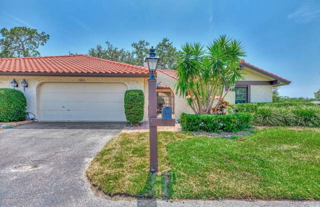 BEAUTIFUL 2 BEDROOM 2 BATHROOM + A DEN VILLA WITH GORGEOUS LAKE VIEWS! photos photos