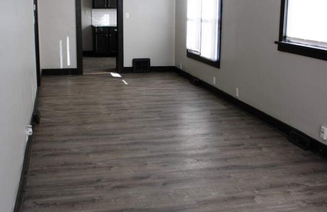 6611 California Avenue Gallery 2