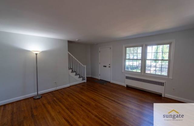 211 Burke Ave Gallery 4