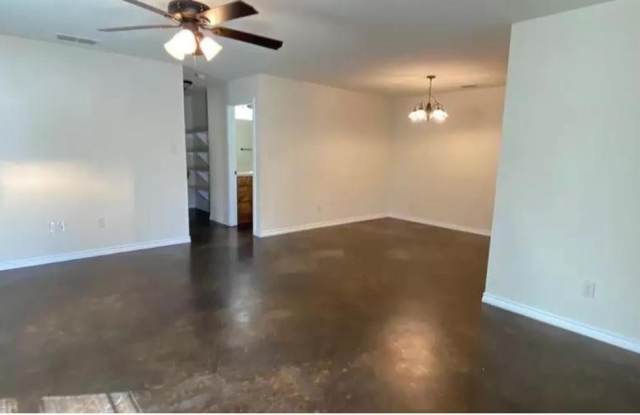 202 E Lone Star Avenue Gallery 2