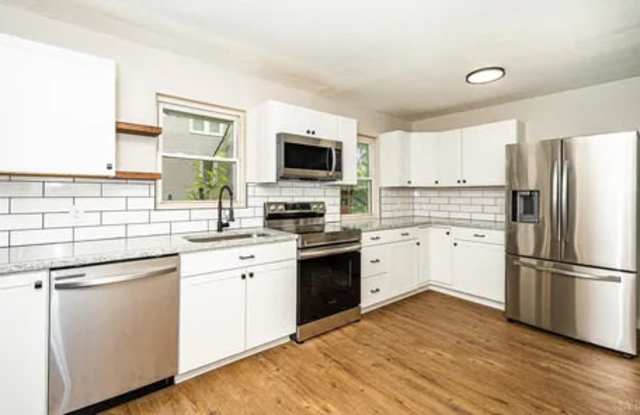 2712 Memorial Avenue photos photos