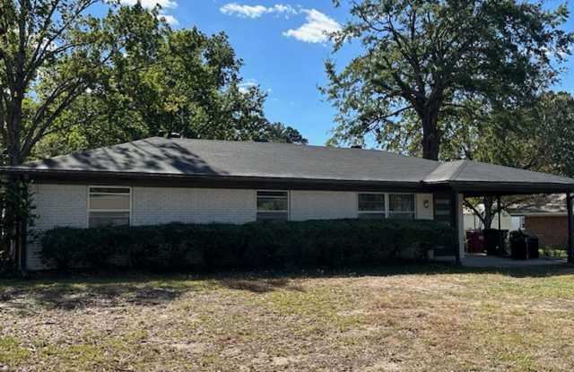 4/2/1 LISD Fenced yard and pet friednly photos photos 4/2/1 LISD Fenced yard and pet friednly photos photos