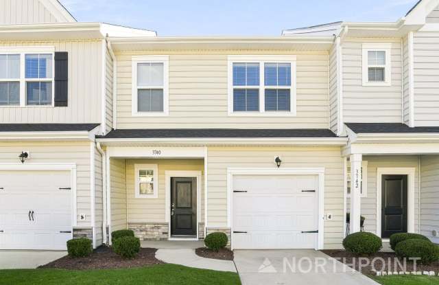 3 BR/2.5BA | Newly Renovated Single Family Home | Private back patio photos photos