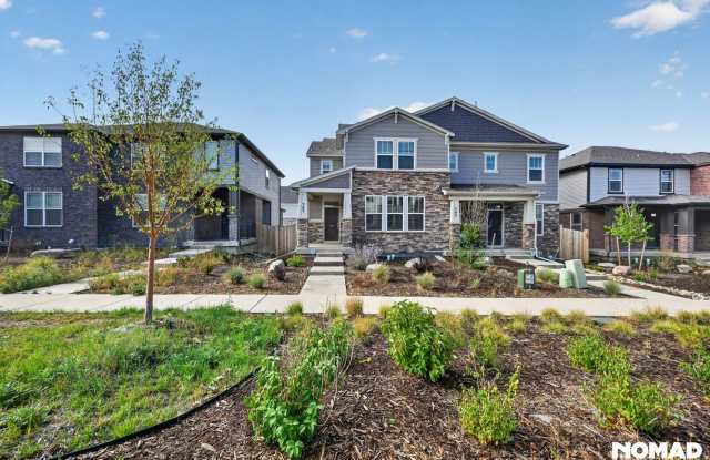 Spacious 3BR House in Aurora Gallery 3