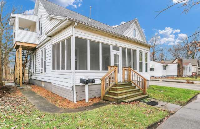 Beautifully Remodeled 1 Bedroom Located in a Historic Area near Campus, Downtown, Parks, and Dining photos photos