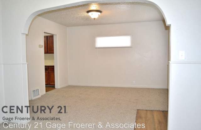 2658 Gramercy Gallery 4