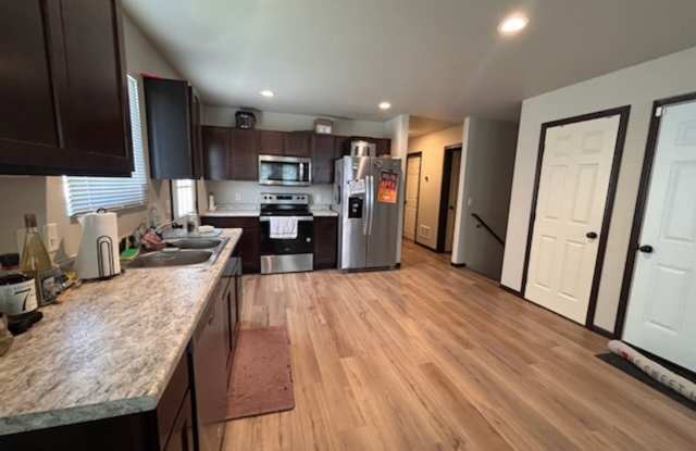 3 BED | 2 BATH | DOUBLE GARAGE | RAPID VALLEY Gallery 4