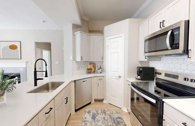 Lakeside at Coppell Apartments Gallery 2