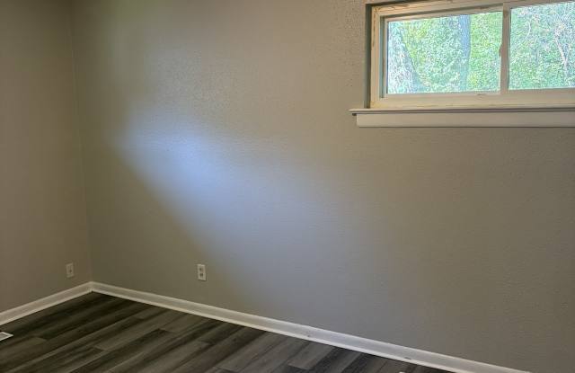 1113 Sheridan Avenue - A Gallery 4