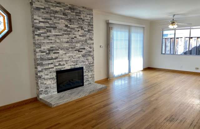 1445 Buckthorne Way Gallery 3