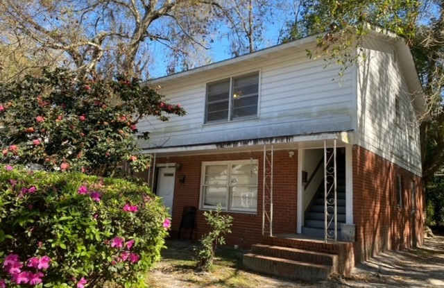 2 bedroom/1 bath Apartment home Gallery 1