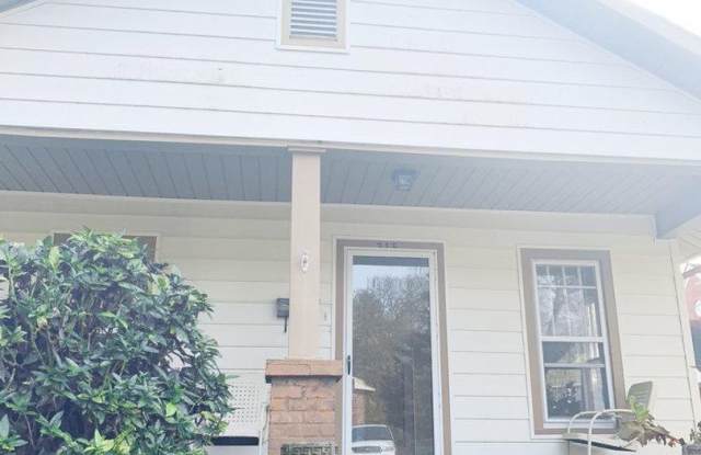 Room in 3 Bedroom Home at Brooks St Gallery 3