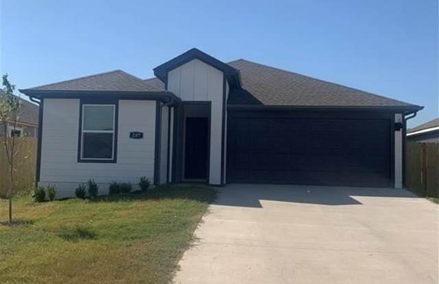 207  NW Belleflower  ST photos photos