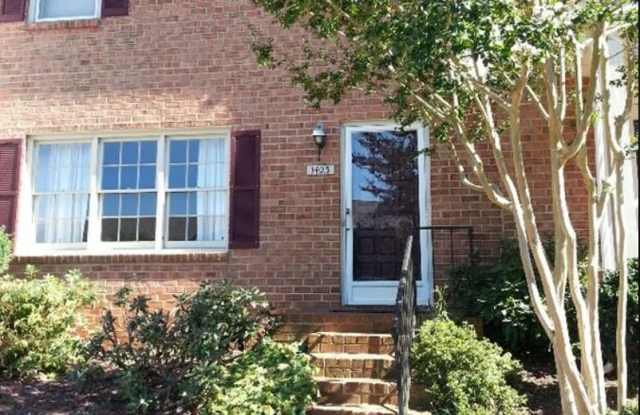 Three Bedroom Townhome near Peaks View Park, Fresh Market, 501 Expressway photos photos