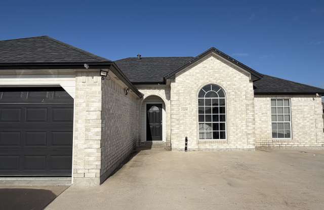 15209 Main Royal Dr Gallery 1