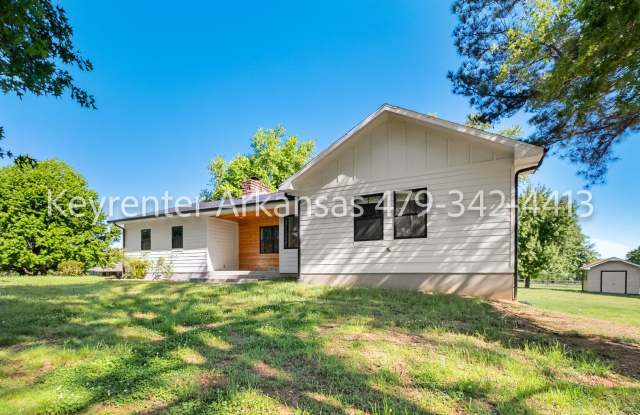 Beautiful 5‑Bedroom Home with Hardwood Floors, Fireplace & Luxurious Master Suite Gallery 4