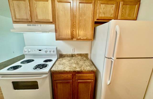 2nd floor, Remodeled 1 Bd. Greenway Park - Free Rent until November 1st!! Gallery 3