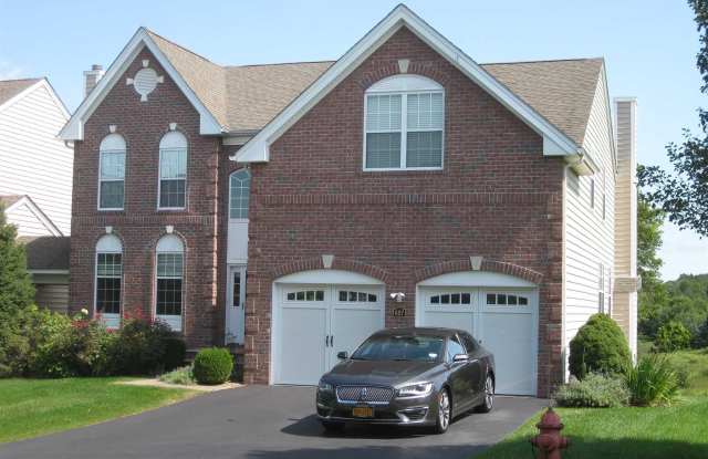 657 CREEKSIDE LN - 657 Creekside Ln, Merritt Park, NY 12524