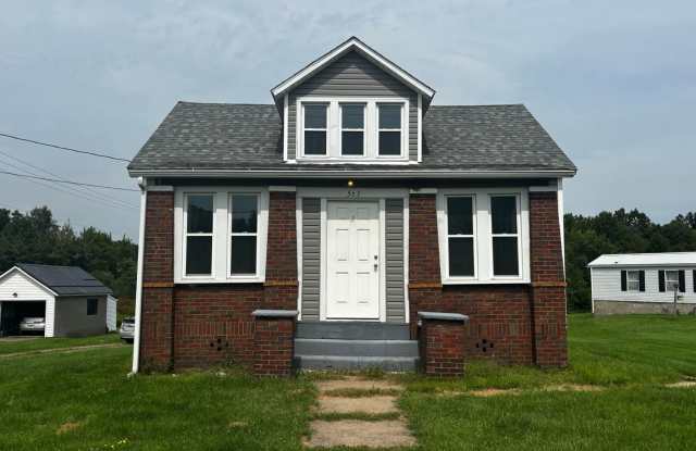 Charming One Bedroom Home with Versatile Bonus Space Near Grove City photos photos