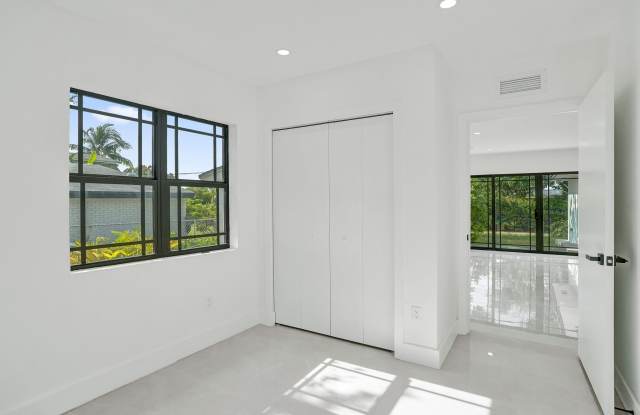 3234 TAFT Street Gallery 1