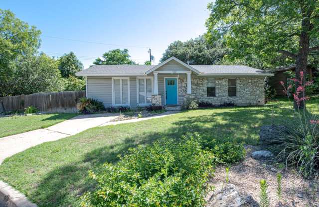 **THREE WEEKS FREE RENT!!** Hidden Gem Near South Congress – 3 Bed / 1 Bath Gallery 3