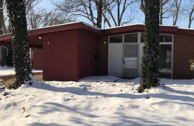 Bright and Spacious 4 Bedroom Home! $300 off your first months rent! photos photos