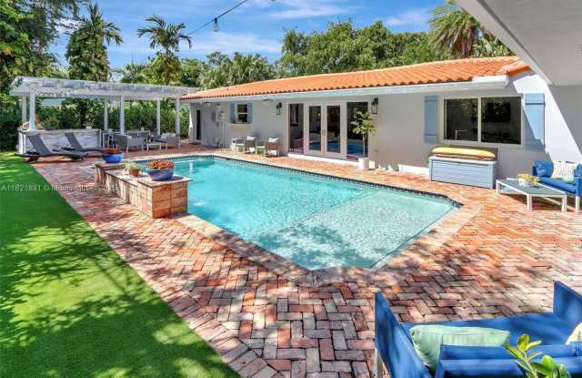6640 Tarrega St photos photos