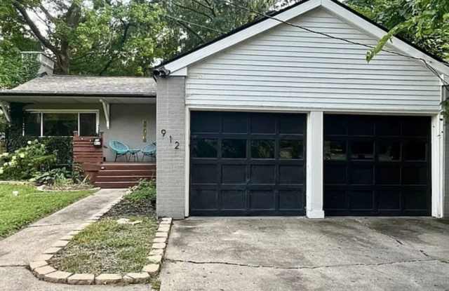 4BR Home | 2-Car Garage, Fenced Yard & Central Location Gallery 4