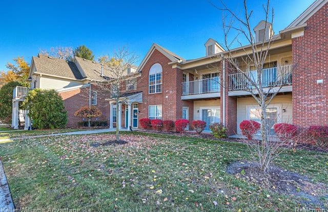 29639 NOTTINGHAM Circle - 29639 Nottingham Circle, Livonia, MI 48152