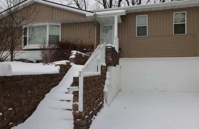 5913 Halifax Avenue North - 5913 Halifax Avenue North, Brooklyn Center, MN 55429