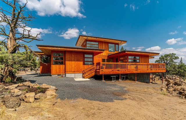 Stunning 4 Bed/3.5 Bath on 4.39 Acre Lot-76th Street Gallery 3