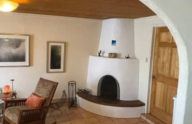 Charming 2BR House in Santa Fe Gallery 3